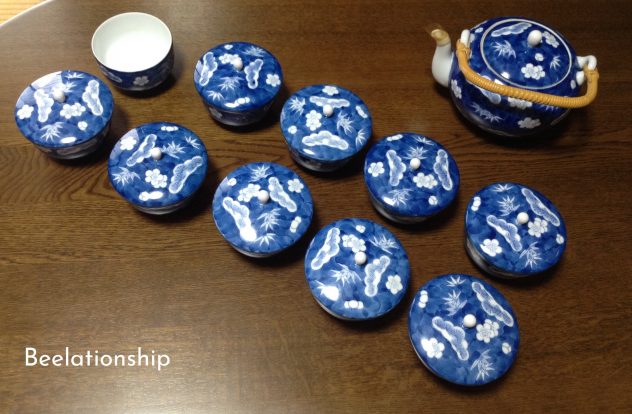 teapot and teacups
